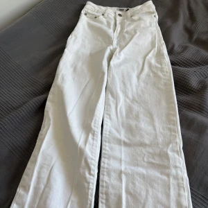 Vita jeans - Vita jeans från lager 157 i modellen Lane. Strolek xxs och passar ca 155 i längden. Pris kan diskuteras💗