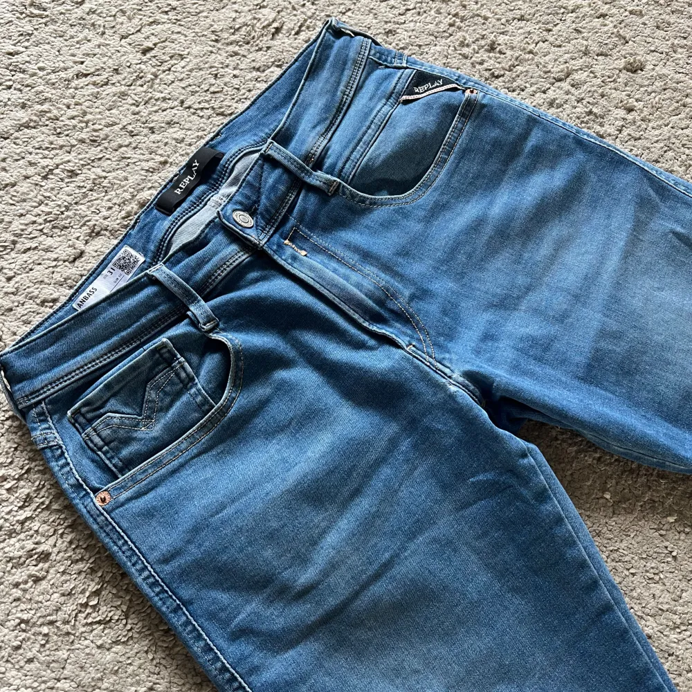 Säljer nu feta Repley jeans för billigt pris 🙌Tveka inte på att höra av dig 🤝. Farkut & Housut.