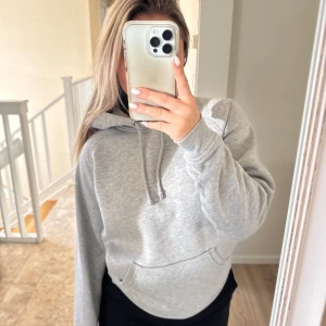 Hoodie  - Fin hoodie från bikbok som inte används 