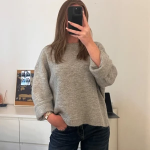 Grå finstickad Gina tricot tröja - Sååå mysig!!