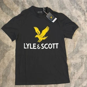 Lyle Scott grå t shirt - Helt ny aldrig använd. Priset kan sänkas vid snabbaffär.