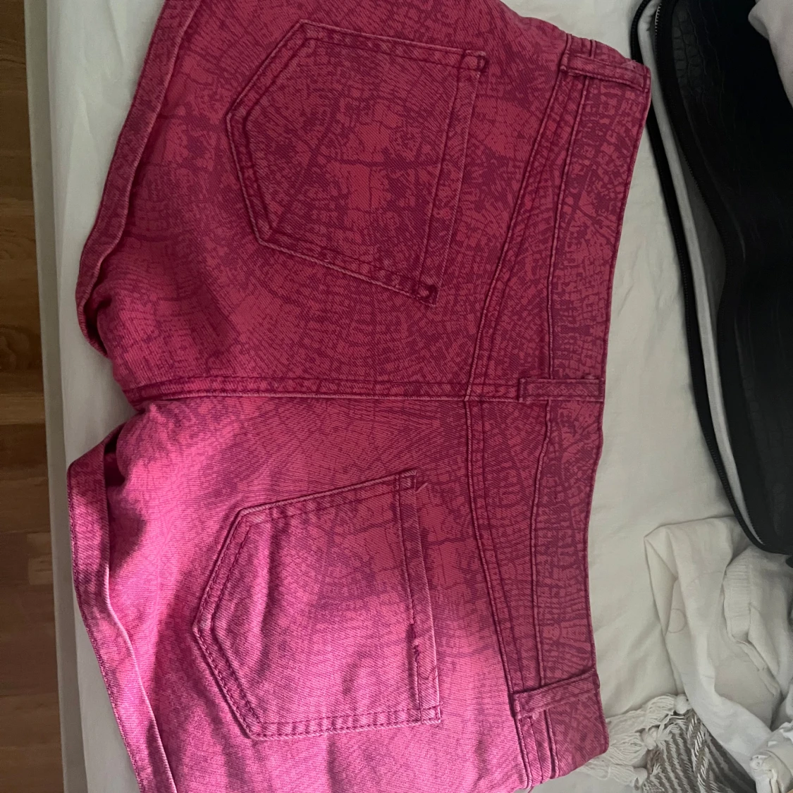 Rosa mönstrade jeansshorts - 1