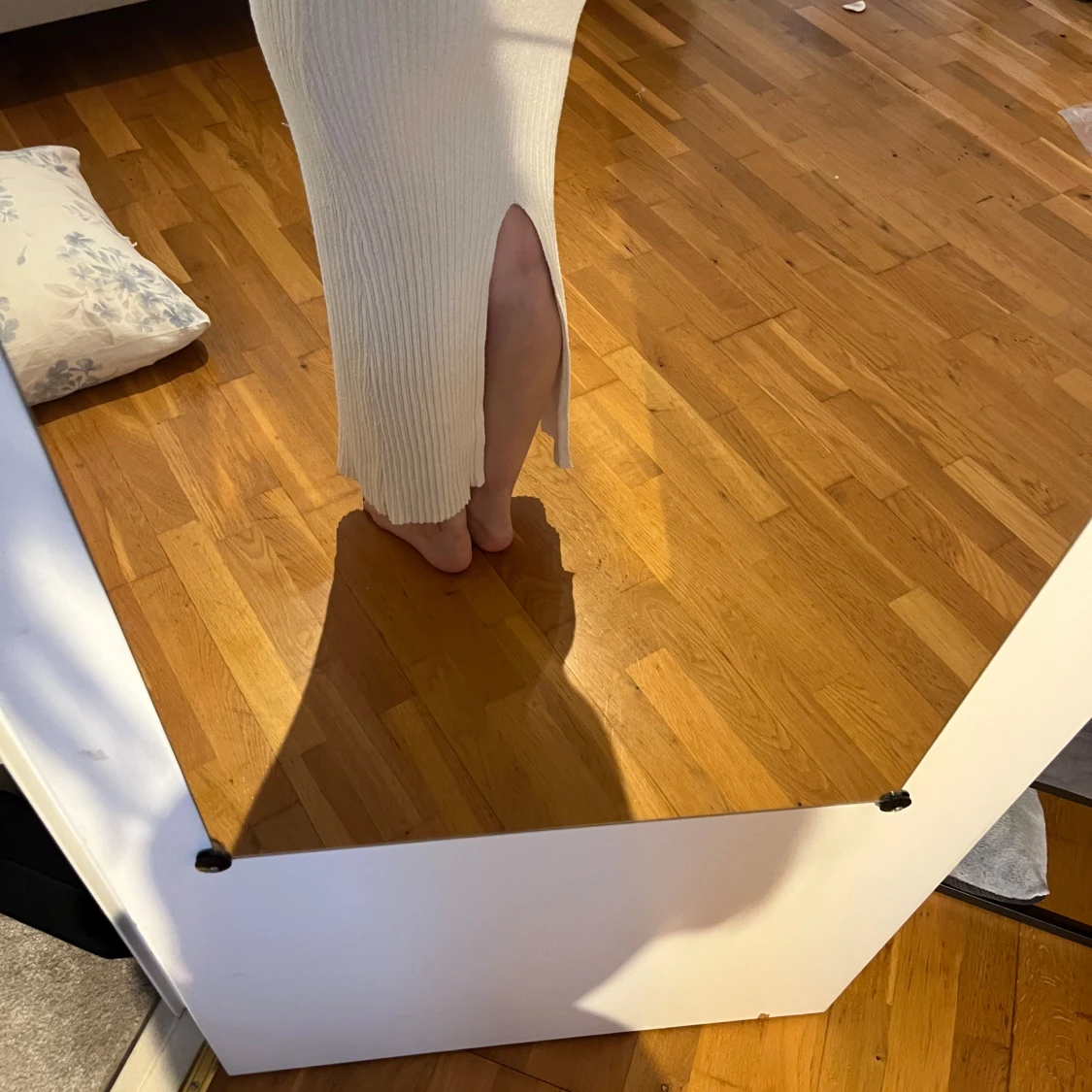 Vit ribbad långkjol med slits - 3