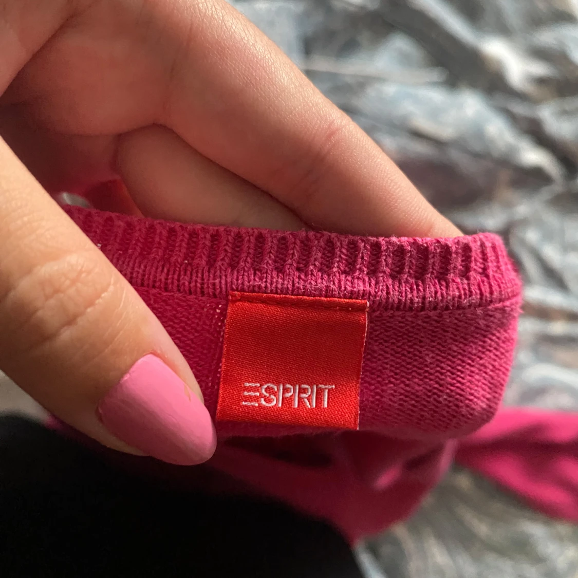 Rosa v-ringad tröja från Esprit - 1