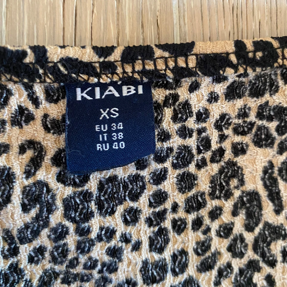 Leopardmönstrad blus från KIABI XS - 2