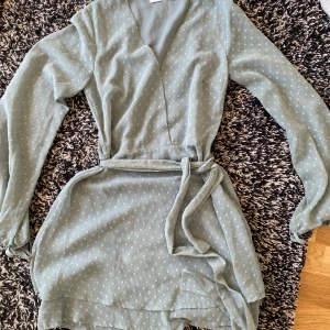 Grön klänning från nakd - Superfin klänning från NAKD 