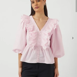Ljusrosa Yas blus  - Supersöt ljusrosa blus från Yas, nypris 799kr💕💕