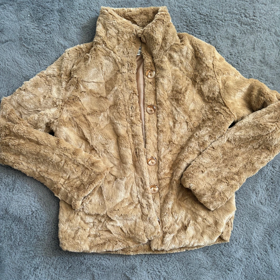 Beige teddyjacka från Carducci S - 1