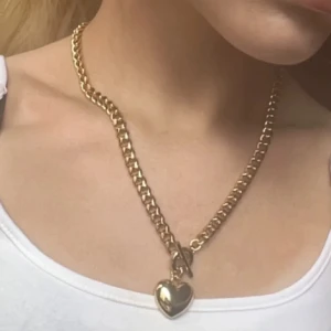 Halsband  - Sååå snyggt halsband från Edblad, nypris 800kr. Endast testat och i nyskick! 🩷Säljer även i silver vid intresse