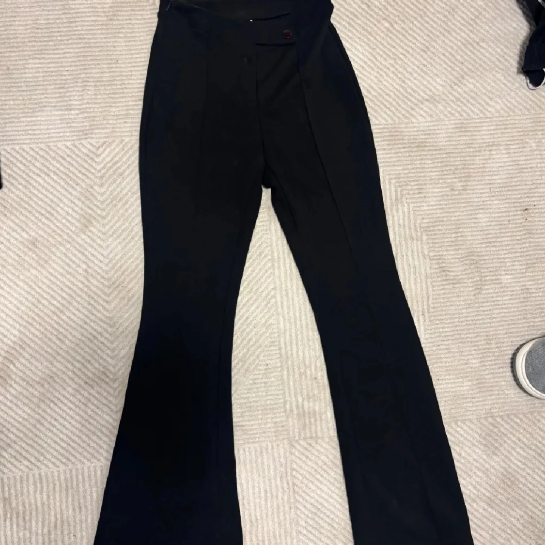 Svarta bootcut kostymbyxor