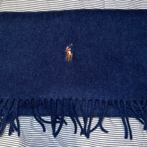 Polo Ralph Lauren - halsduk - Polo Ralph Lauren - halsduk one size  Använd, cond 9/10 Nypris 1.499:- Mitt pris 400:- 