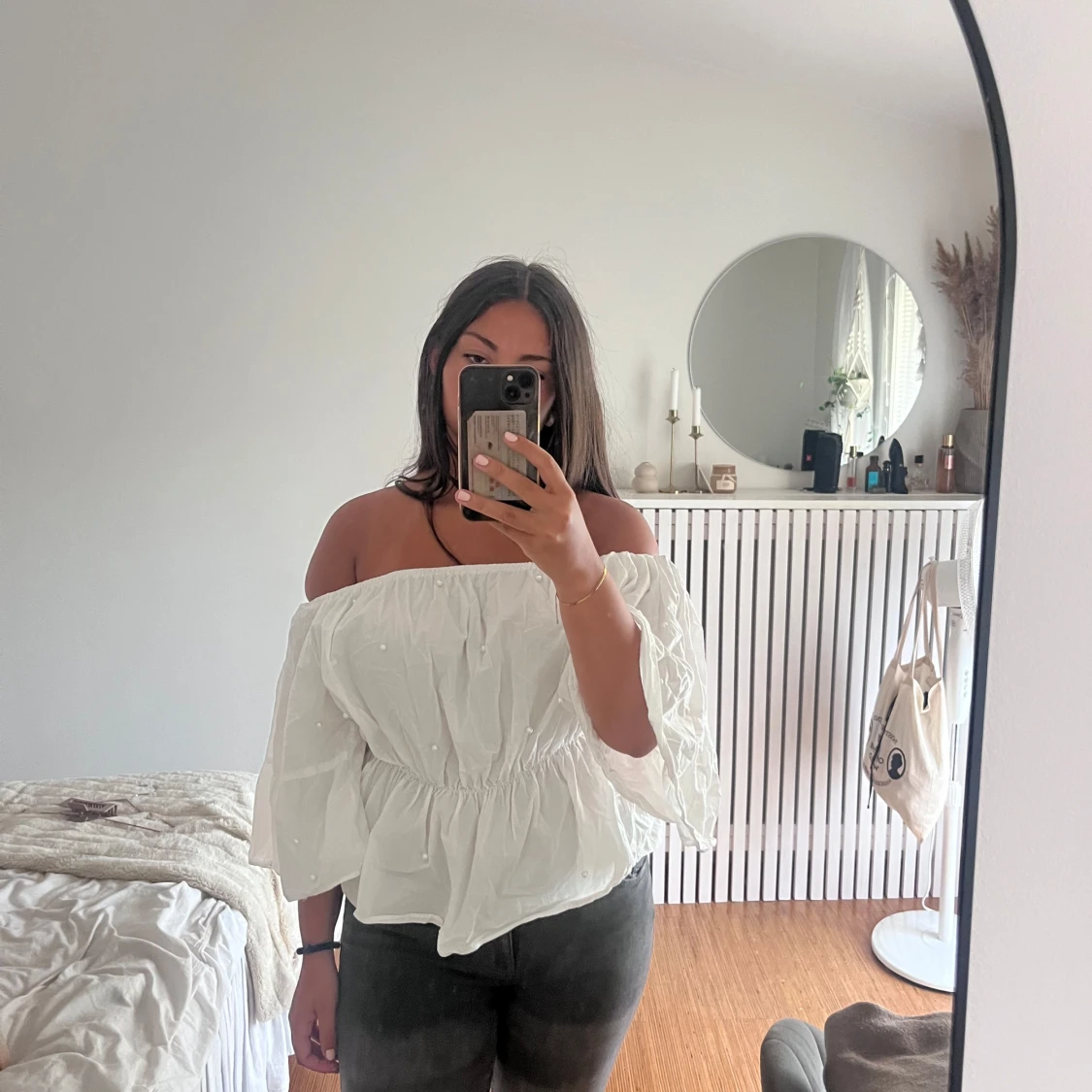 Vit offshoulder blus med volang - 2