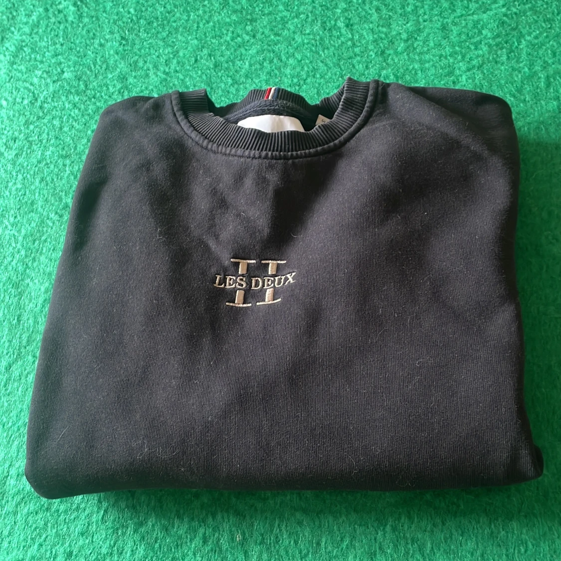 Svart sweatshirt från Les Deux - 2