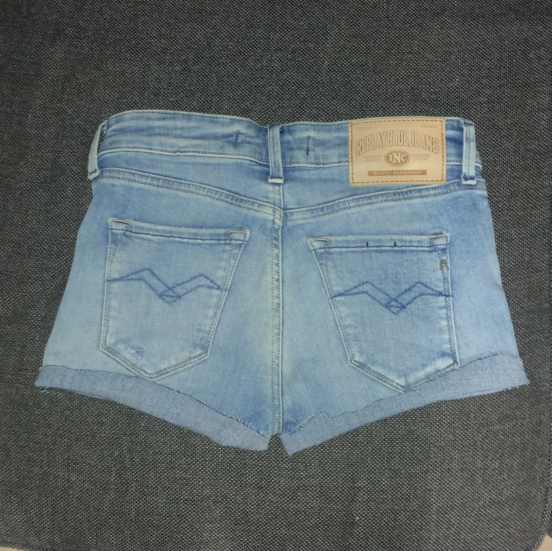 Ljusblå jeansshorts från Replay - 1