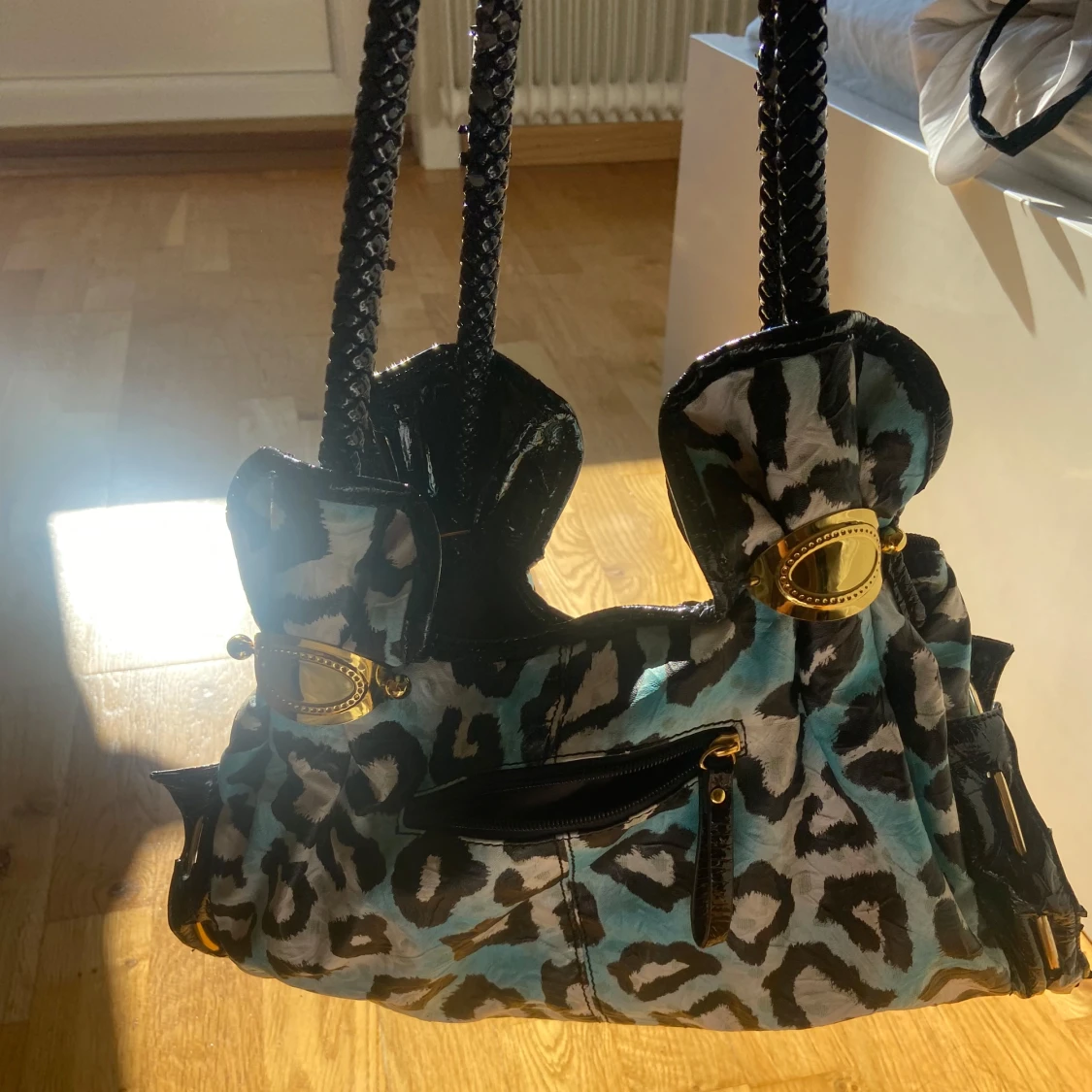 Blå leopardmönstrad axelväska - 1