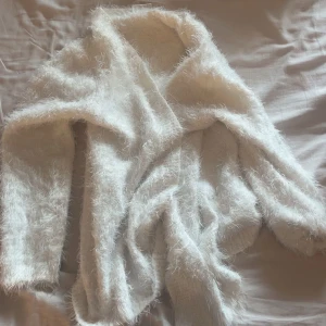 Vit kofta - Vit kofta från isolde🩷? Köpte den från vinted