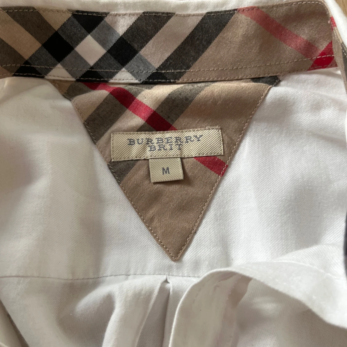 Vit skjorta från Burberry med rutigt foder - 4