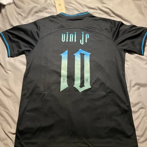 Brazil - Vini Jr #10 - Brasilien tröja med Vini Jr på ryggen. 