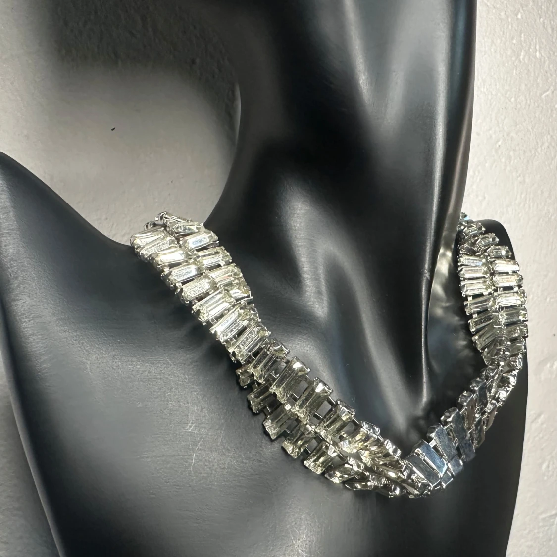 Dramatiskt vridet vintagehalsband / choker med kristaller Retro 90-talsglam - 2