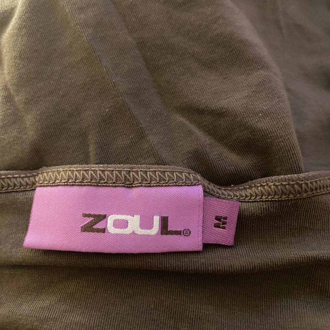 Brunt/mörkgrönt linne från Zoul - 1