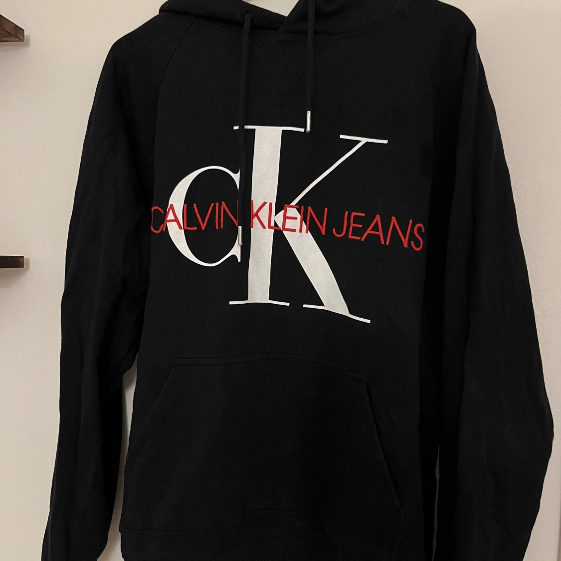 Svart Calvin Klein hoodie med logga