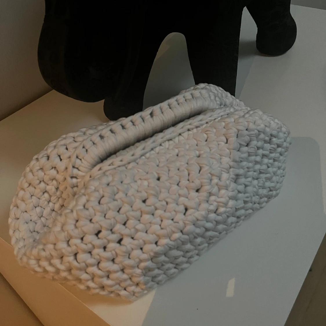 Handgjord vit stickad handväska - 3