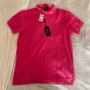 Ralph Lauren Piké  - Fräsch sommar piké | Stl: L | Skick: 10/10 (tags sitter kvar) | Pris 399kr!
