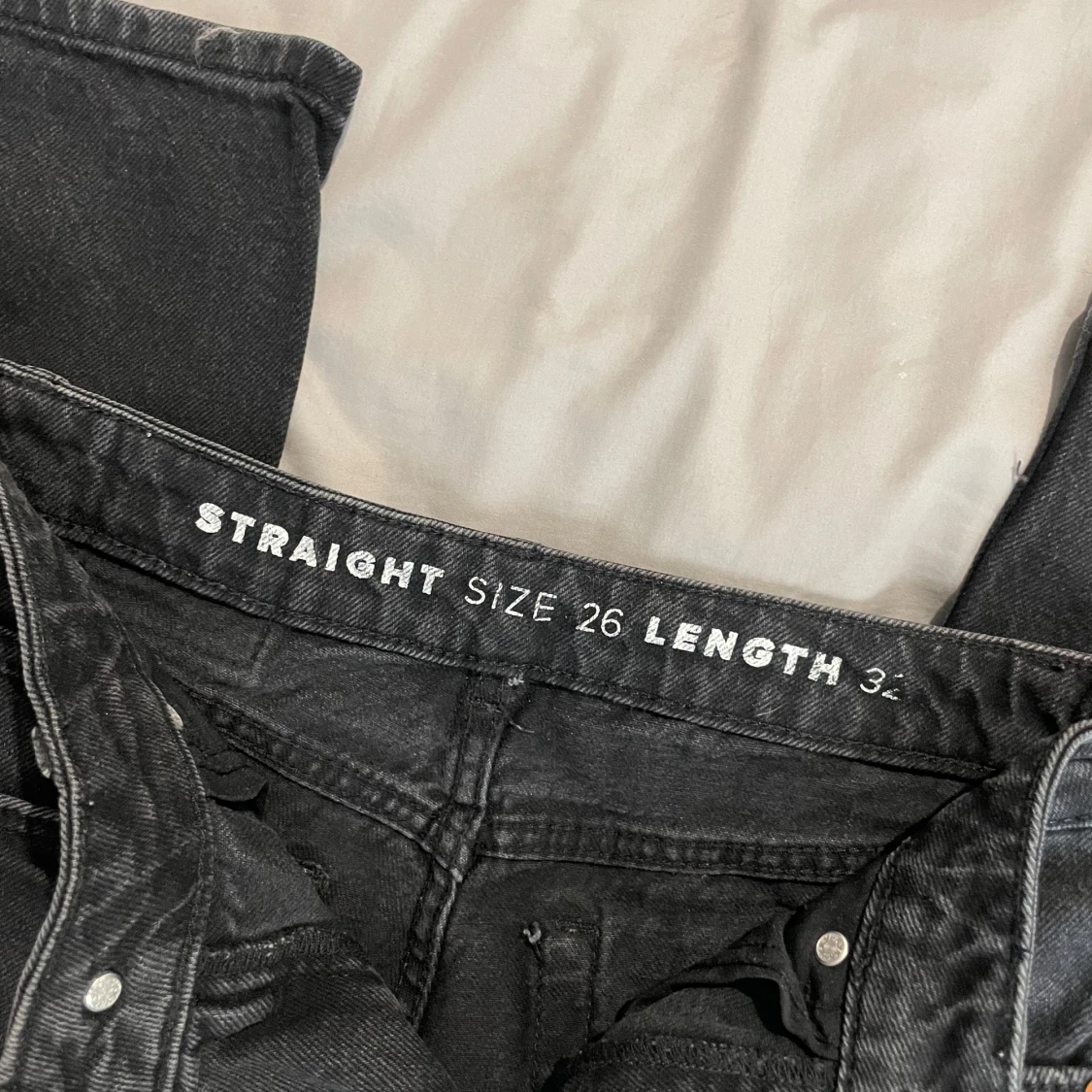 Svarta straight jeans i storlek 26/32 - 2