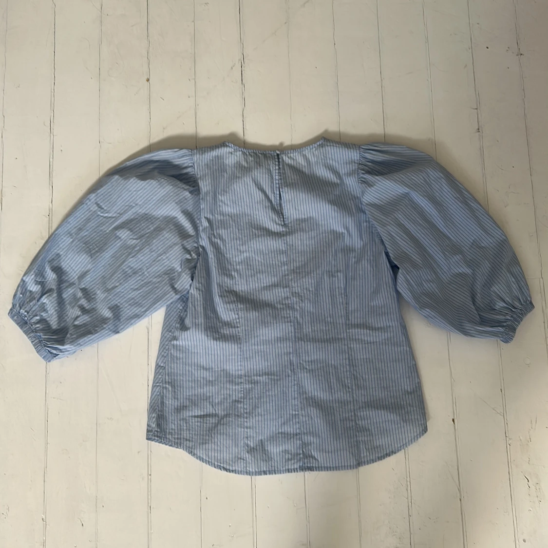 Blå blus med vita ränder från Hamptons Republic - 1