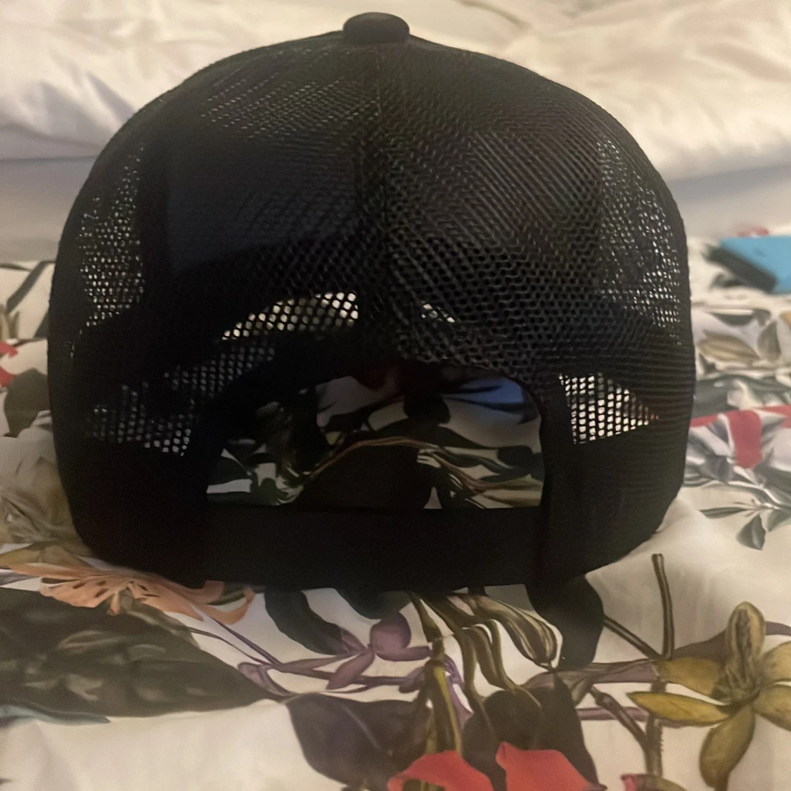 Svart truckerkeps med tryck - 1