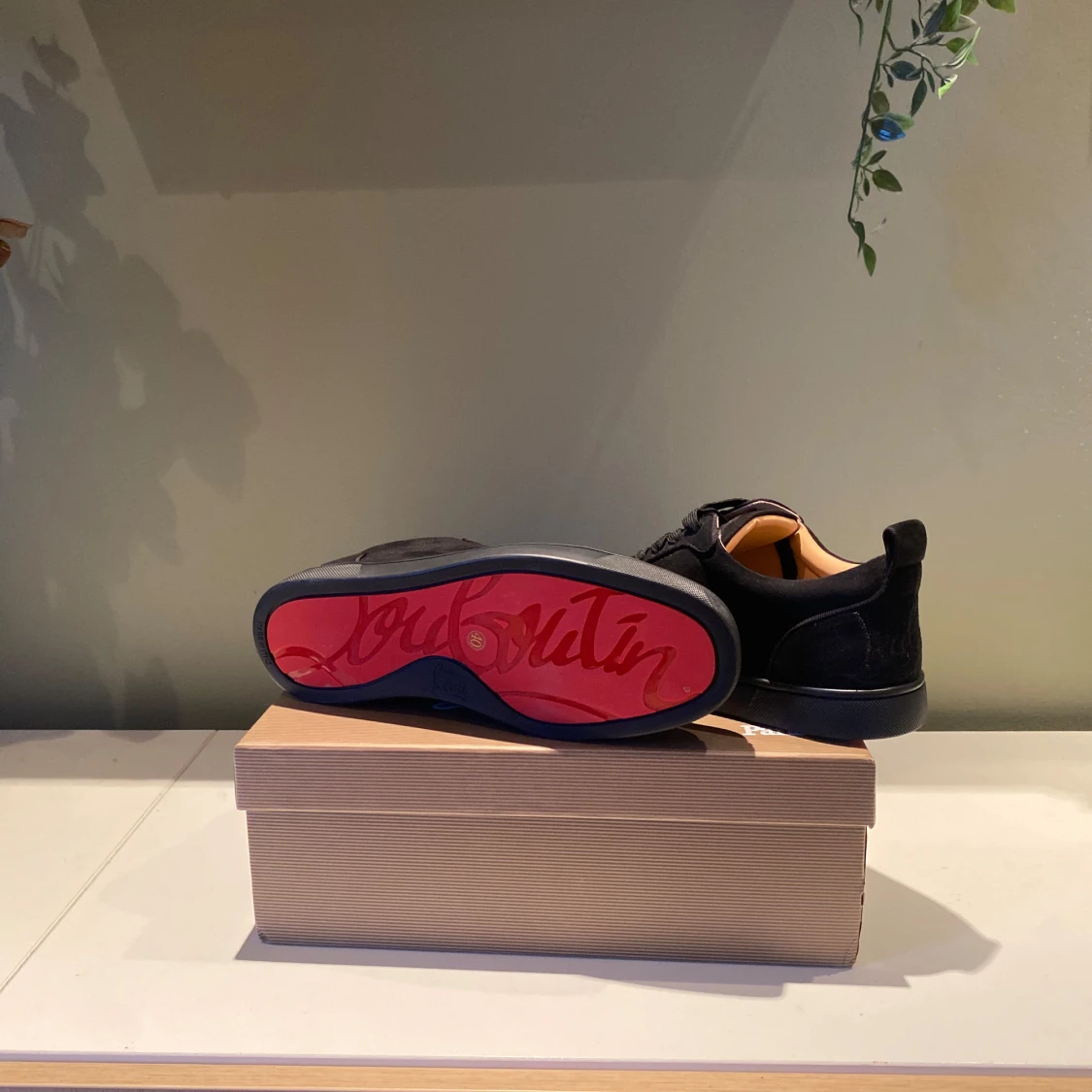 Svarta sneakers från Louboutin - 1