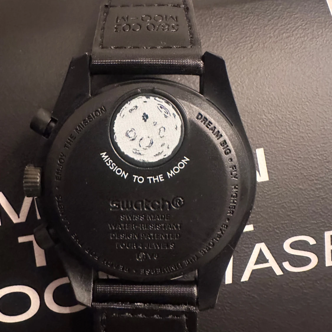 Säljer en helt ny och oanvänd SwatchMission to the MoonPhase Bioceramic MoonSwatch.  - 2