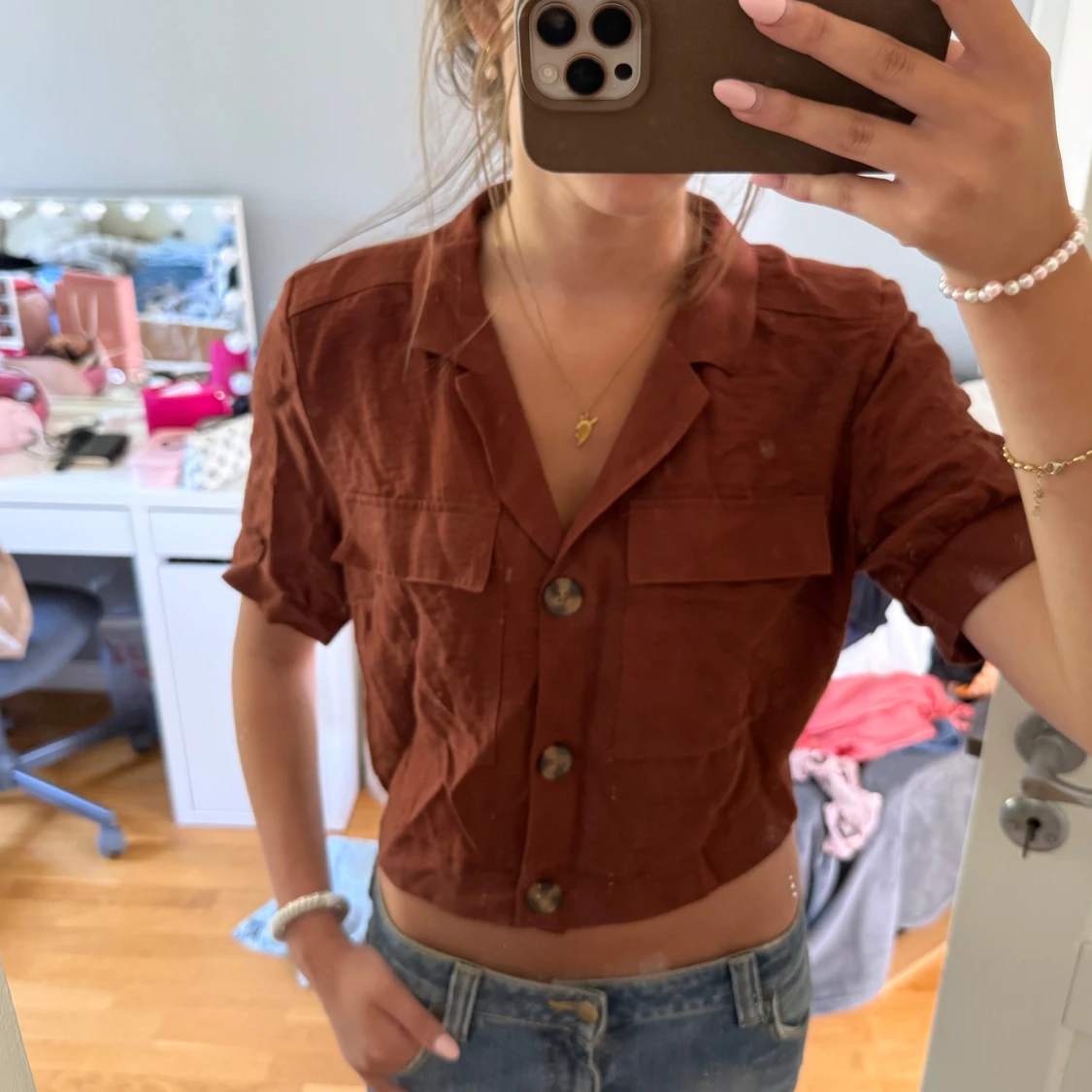 Brun croppad skjorta från Gina Tricot - 1