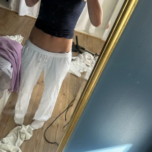 Linnebyxor  - Vita trendiga linnebyxor i storlek S, modellen är 170cm💞