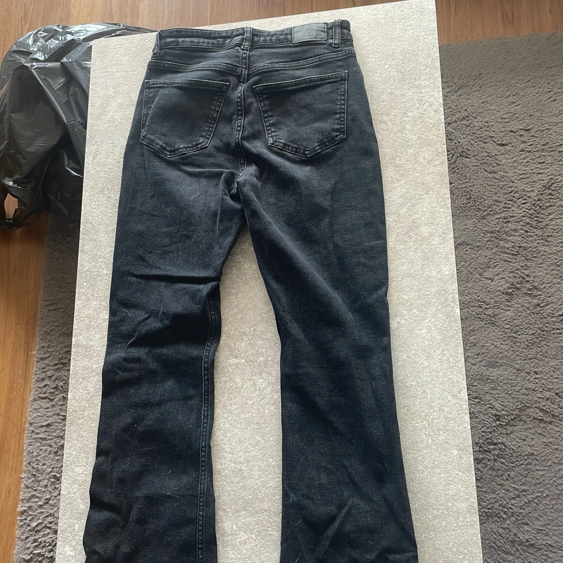 Svarta bootcut jeans med låg midja - 3