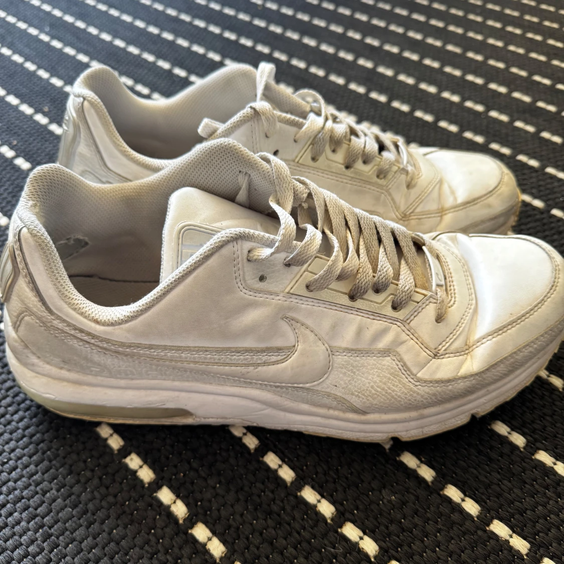 Vita Nike sneakers med snörning - 1