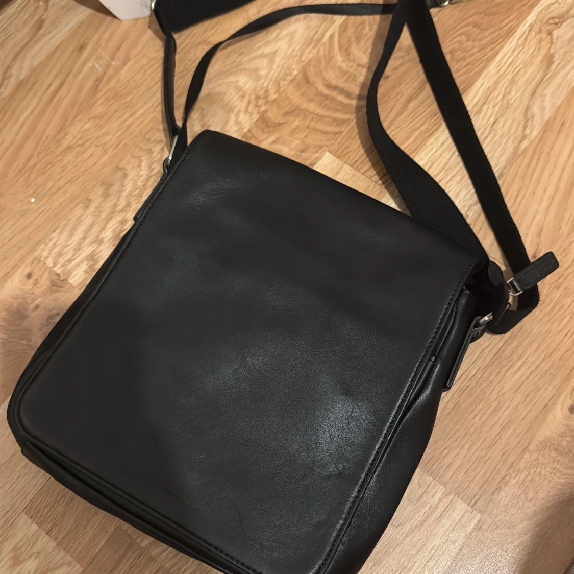 Svart axelväska från Leonhard Heyden - 3