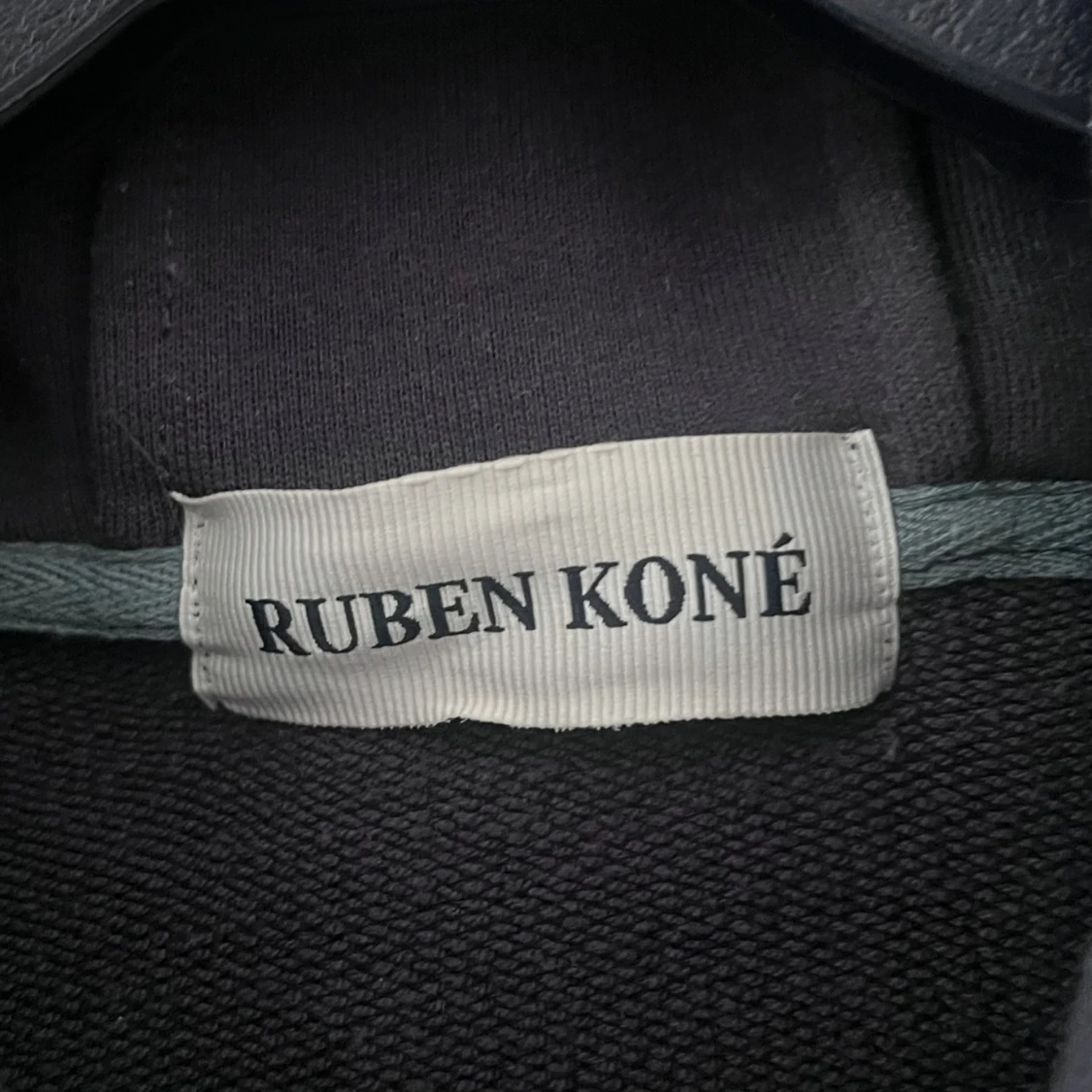 Svart hoodie med dragkedja Ruben Koné - 2