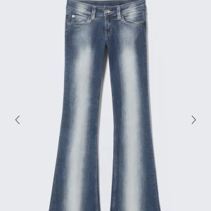 Blåa weekday jeans - Slutsålda och eftertraktade jeans från weekday i storlek W25 L32💙 Kontakta gärna vid frågor eller prisförslag💗