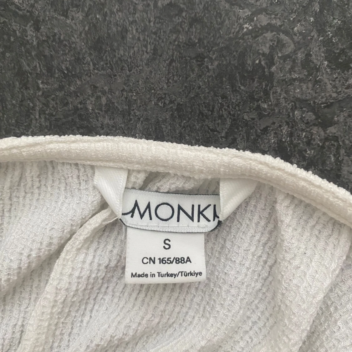 Vit topp från Monki - 2