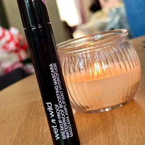 Wet n Wild Breakup Proof Mascara! - Wet n Wild Megalast Breakup Proof Waterproof Boosting Mascara. Black. 8 ml. 