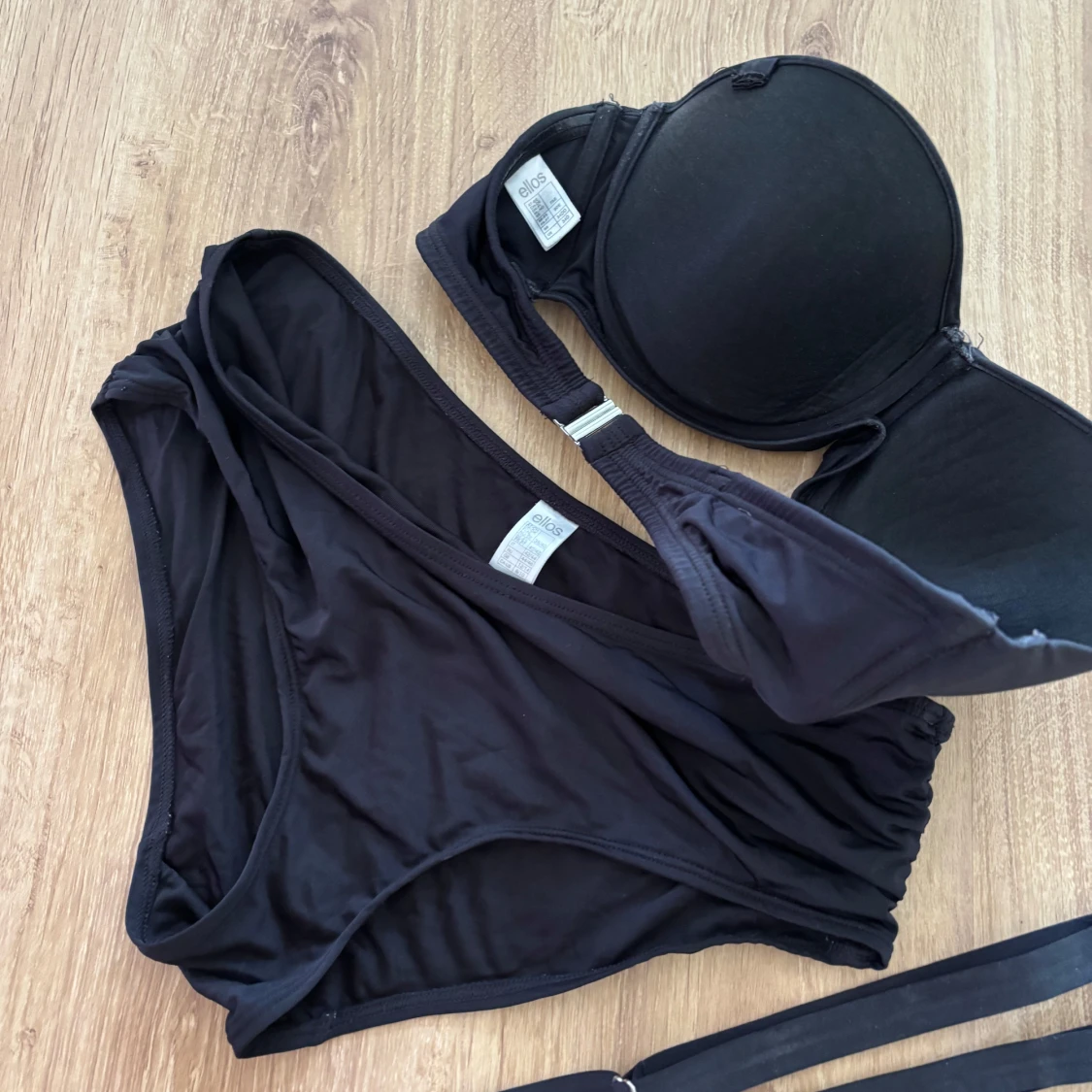 Svart bandeau bikini från Ellos - 1