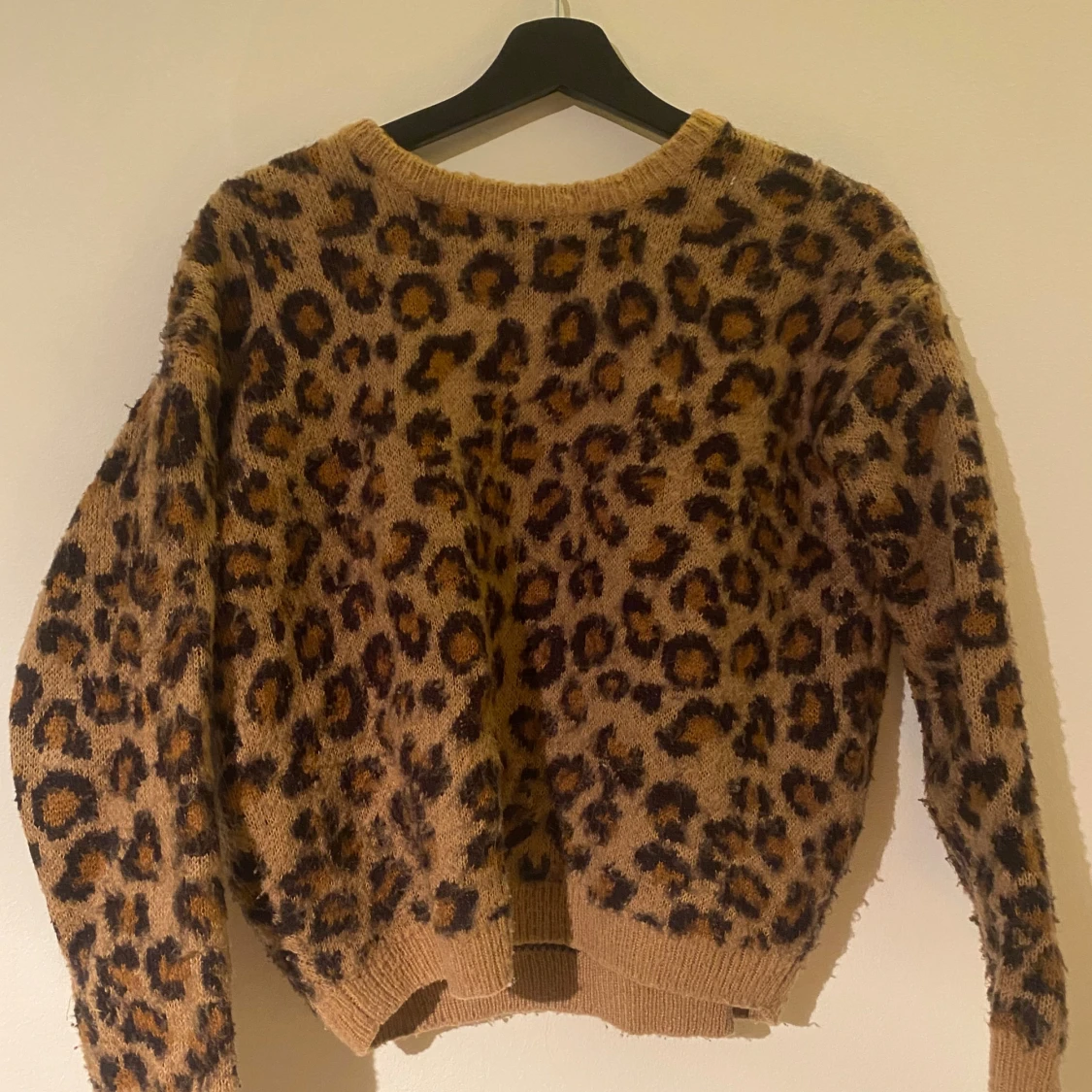 Leopardmönstrad stickad tröja H&M