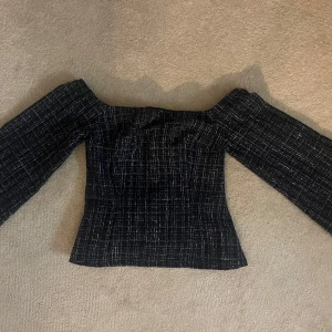 Zara festtopp - Snygg offshoulder topp från zara som inte kommer till användning 