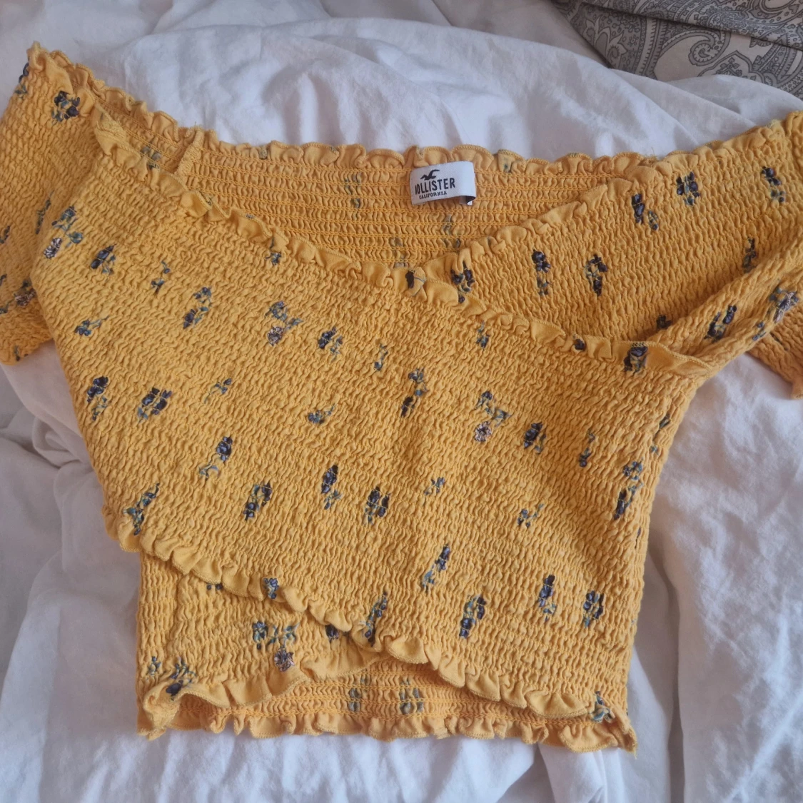 Gul blommig offshoulder topp Hollister