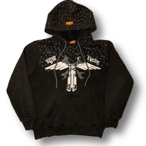 KTM Racing Hoodie - KTM Racing hoodie i storlek S. Jag på bilden är 180 cm. Mått: axelbredd - 48 cm, längd - 63 cm. Skriv för fler bilder och frågor! 