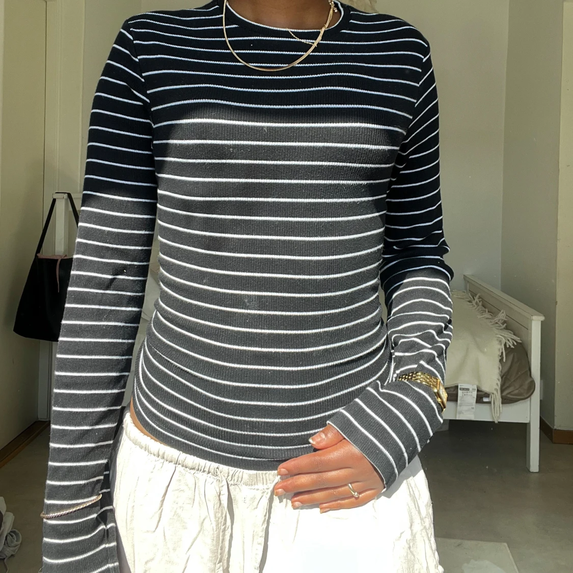 Svartvit randig långärmad tröja - 1