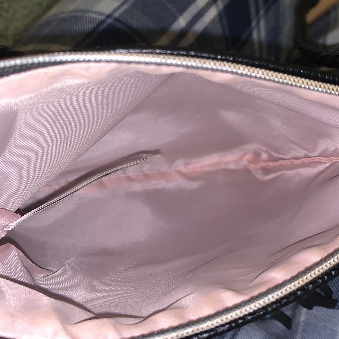 Svart axelväska med fransar - 2