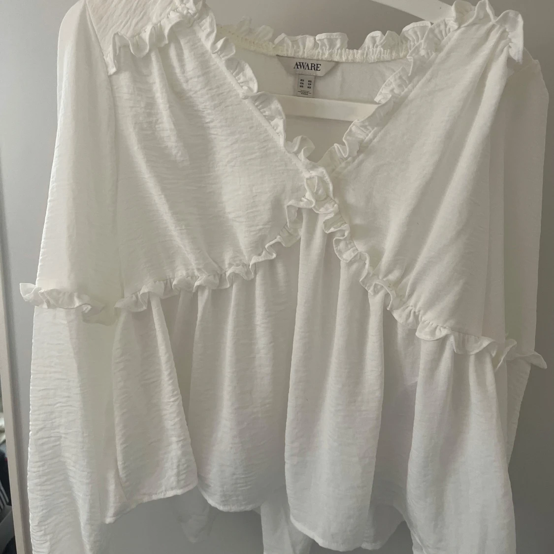 Vit volangblus från vero moda  - 1