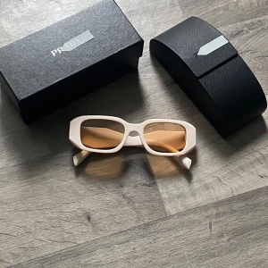 Solglasögon  - Helt nytt